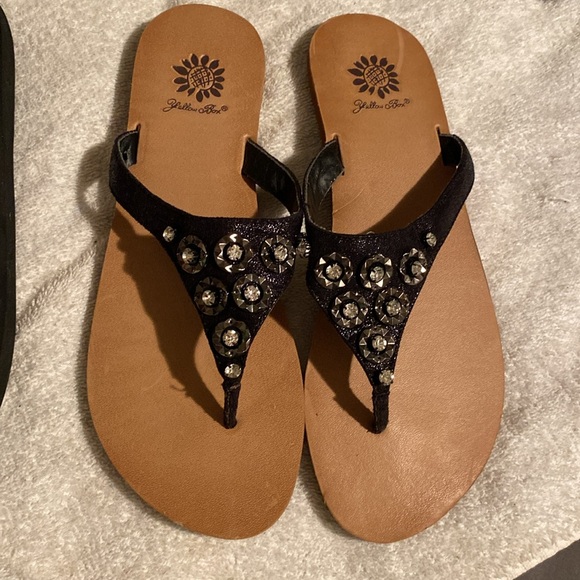 Yellow Box Size 7.5 Sequin Rhinestone Bundle - Picture 3 of 7